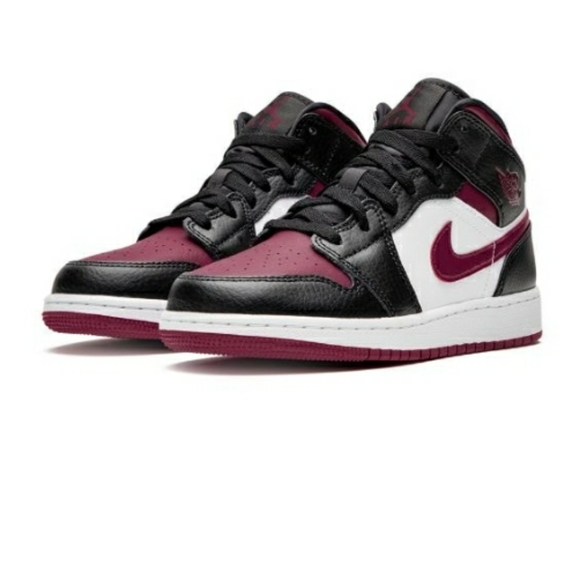 Jordan Other - Nike Air Jordan 1 Mid Bred Toe
